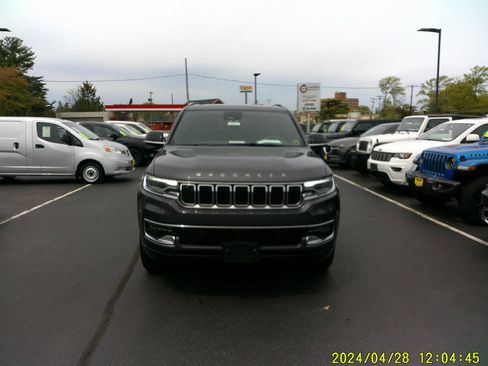 Certified 2023 Jeep Wagoneer 4WD w/ Premium Group I image 1