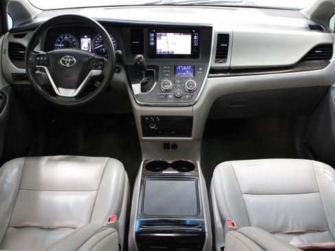 Used 2015 Toyota Sienna XLE Premium FWD image 32