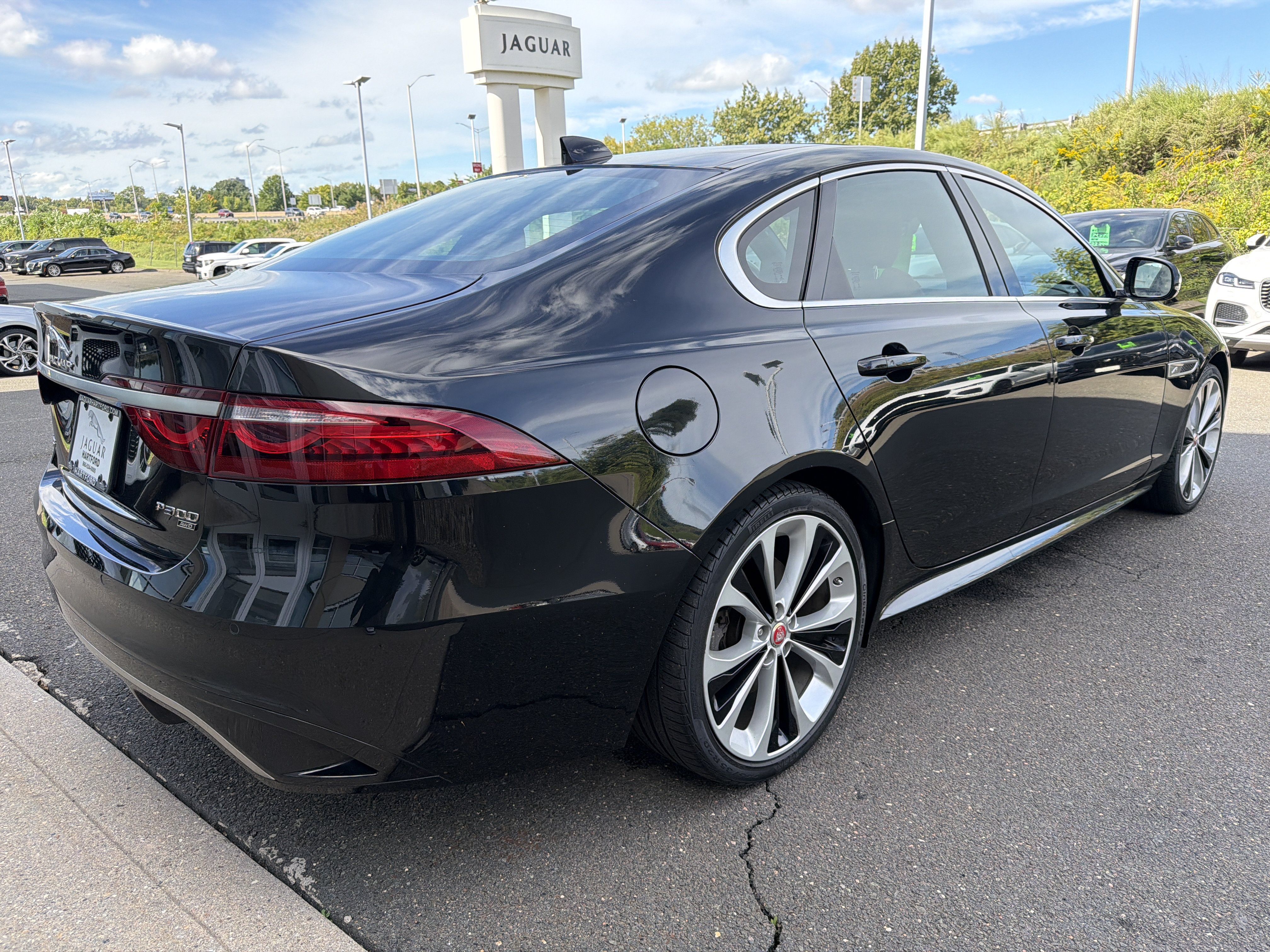 Used 2022 Jaguar XF R-Dynamic SE AWD/4WD image 4