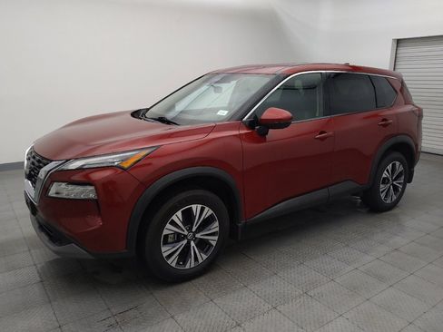 Used 2021 Nissan Rogue SV image 2