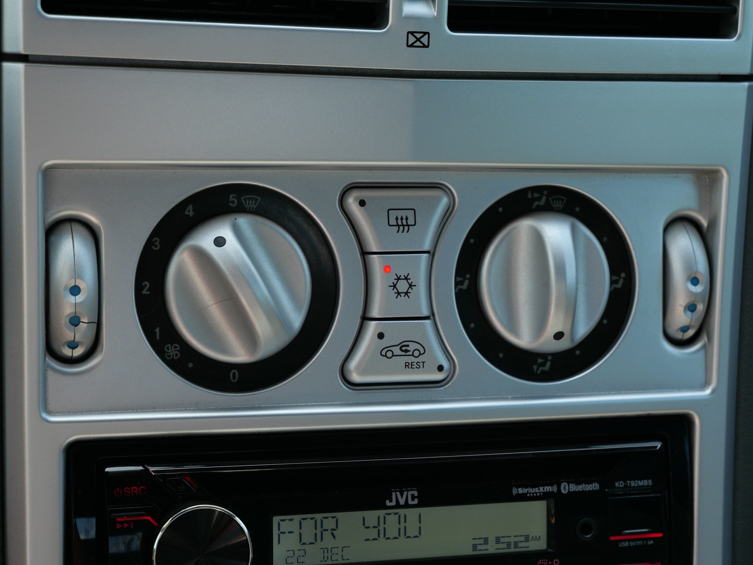 Used 2005 Chrysler Crossfire Limited RWD image 21