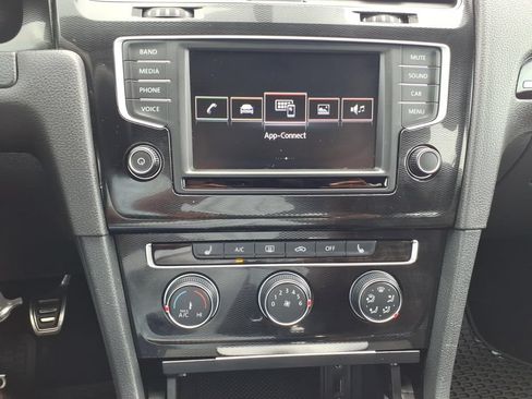 Used 2016 Volkswagen Golf 4-Door FWD image 6