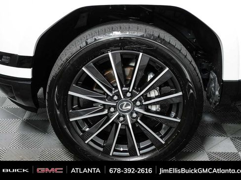 Used 2025 Lexus GX 550 w/ Accessory Package (2T) AWD/4WD image 40