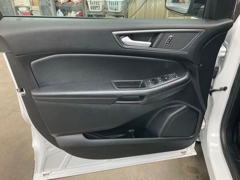 Used 2022 Ford Edge SE w/ Black Appearance Package AWD/4WD image 5