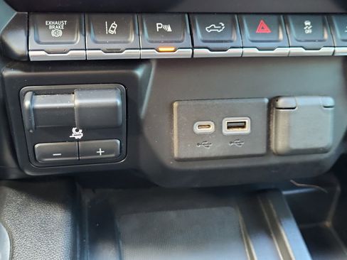 Used 2022 GMC Sierra 3500 Denali image 28