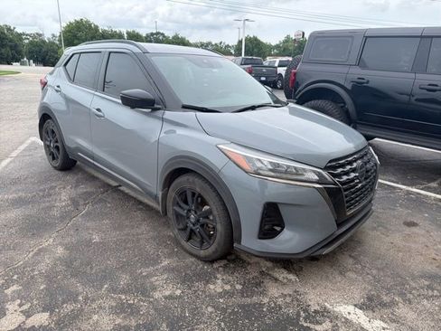 Used 2021 Nissan Kicks SR w/ SR Premium Package FWD image 2