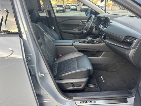 Certified 2022 Nissan Rogue Platinum w/ Head-Up Display Package image 13