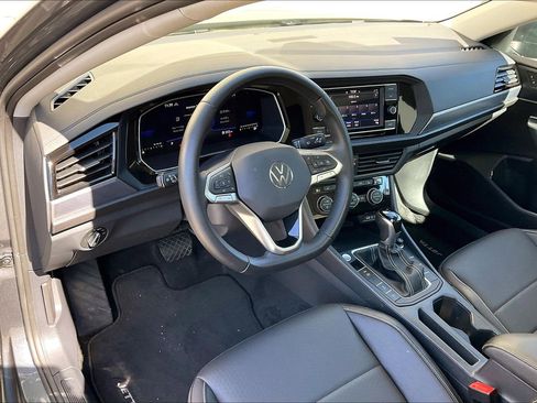 Certified 2024 Volkswagen Jetta SE w/ Panoramic Sunroof Package image 14