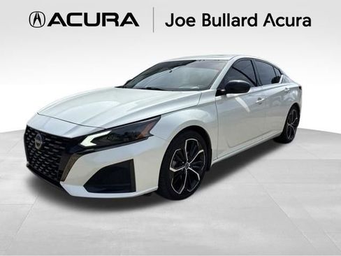 Used 2023 Nissan Altima 2.5 SR w/ SR Premium Package FWD image 1