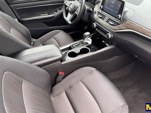Used 2024 Nissan Altima 2.5 SV FWD image 18