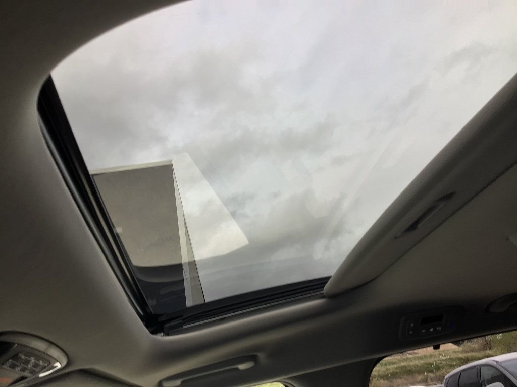 New 2026 Kia Carnival SX FWD image 11