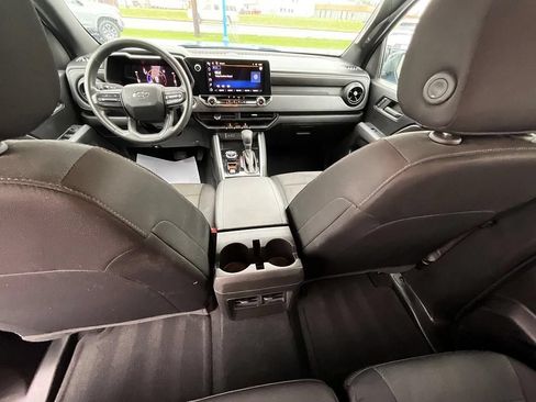 Used 2023 Chevrolet Colorado Trail Boss w/ Technology Package AWD/4WD image 3