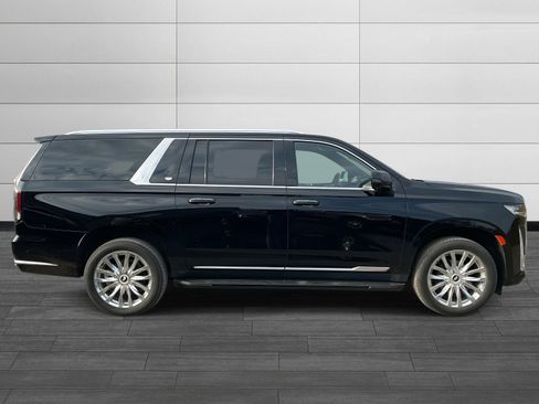 Used 2022 Cadillac Escalade ESV Premium Luxury image 2