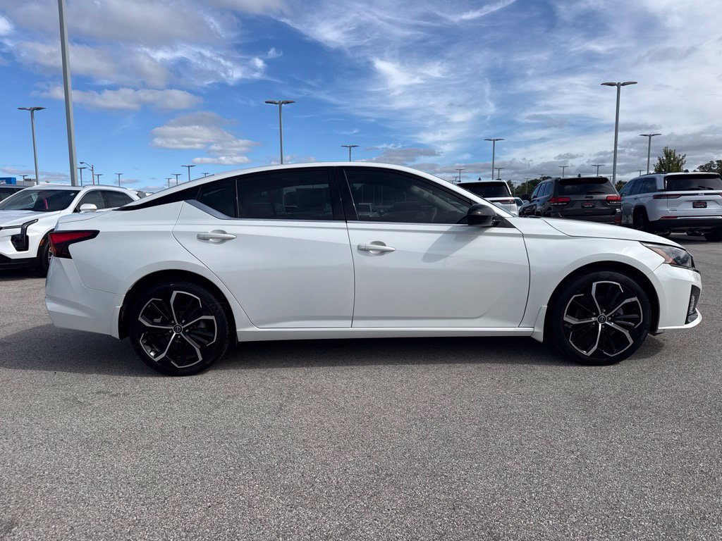 Used 2024 Nissan Altima 2.5 SR w/ SR Premium Package AWD/4WD image 30