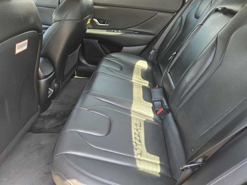 Certified 2025 Hyundai Elantra Limited FWD image 29