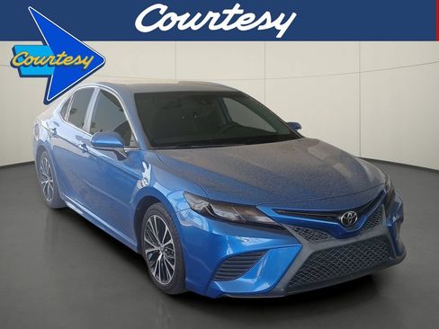 Used 2020 Toyota Camry SE w/ Carpet Mat Package FWD image 1