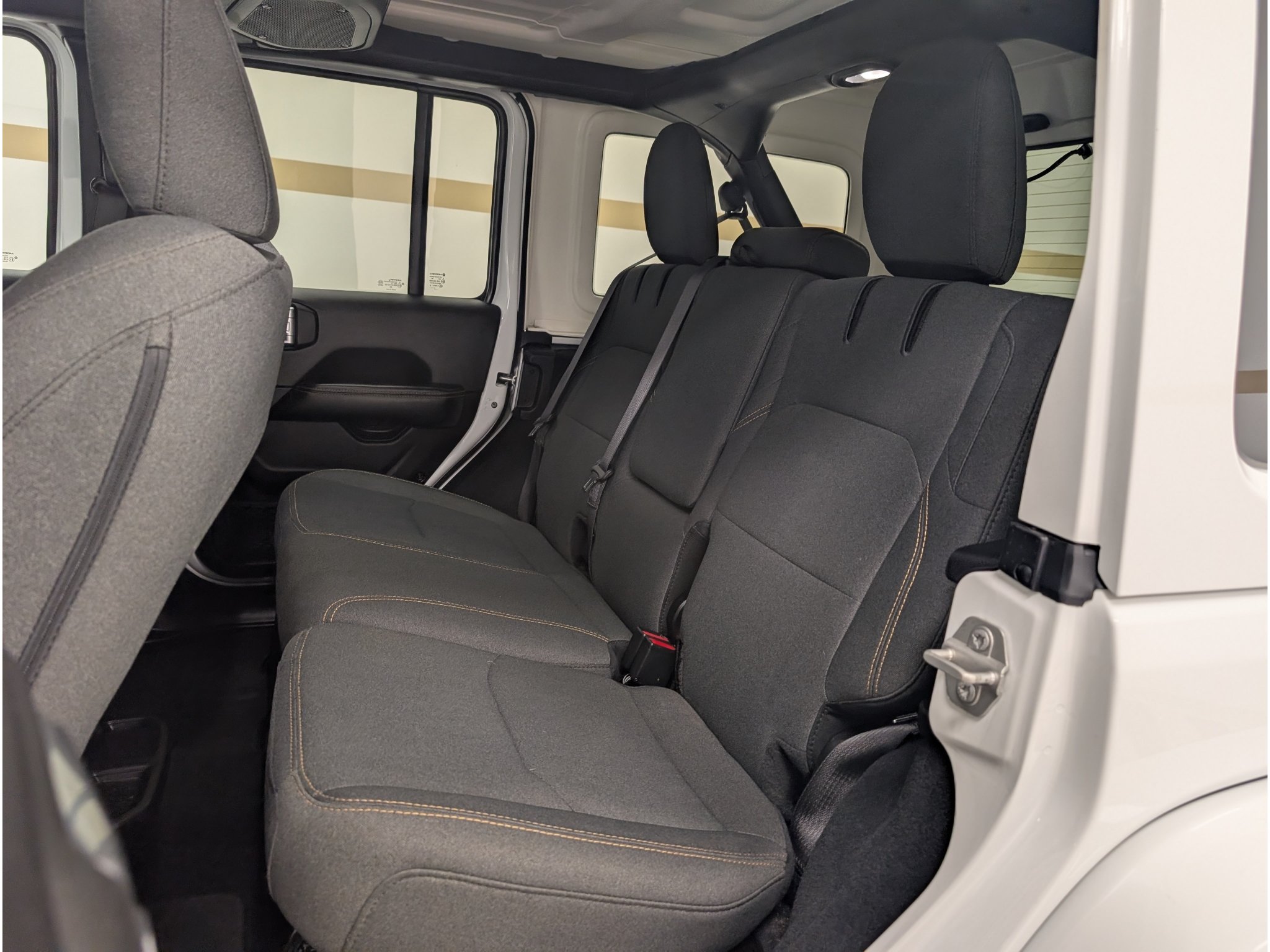Used 2024 Jeep Wrangler Unlimited Sahara AWD/4WD image 16