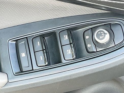 Used 2021 Subaru Crosstrek 2.5i Sport w/ Moonroof Package image 17