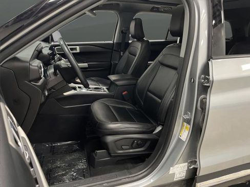 Used 2023 Ford Explorer XLT AWD/4WD image 4