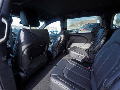 New 2026 Chrysler Pacifica Select image 33