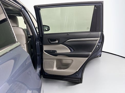 Used 2019 Toyota Highlander Limited image 34