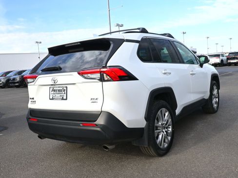 Used 2023 Toyota RAV4 XLE Premium image 8