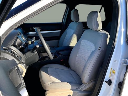 Used 2018 Ford Explorer Base image 23
