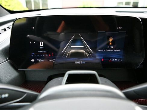 Used 2024 Chevrolet Traverse Z71 w/ Enhanced Driving Package AWD/4WD image 28