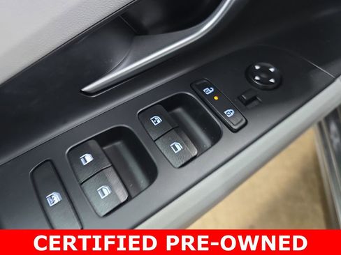 Certified 2025 Hyundai Elantra Limited FWD image 28