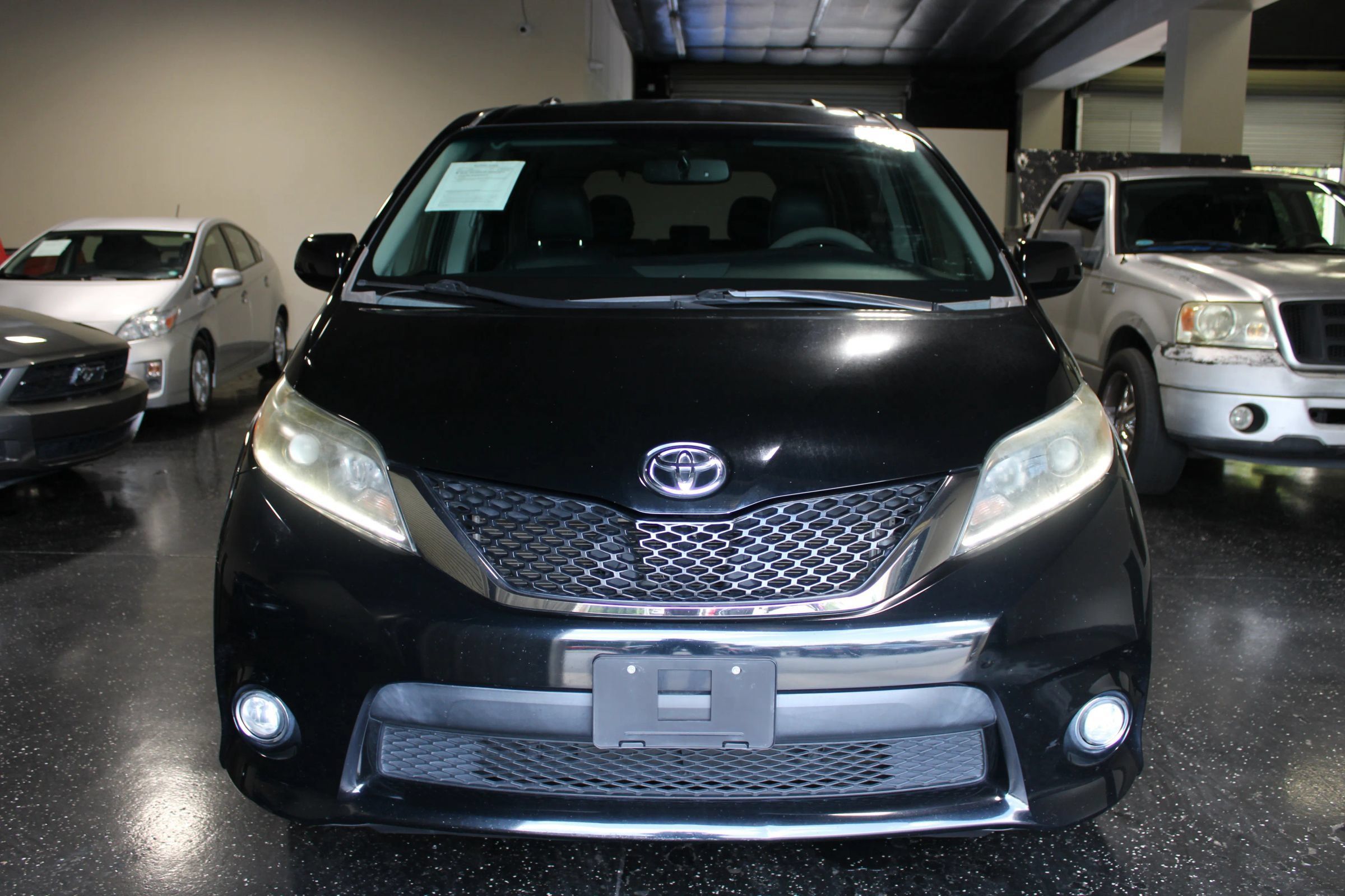 Used 2015 Toyota Sienna SE w/ SE Preferred Package FWD image 10