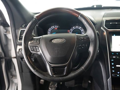 Used 2018 Ford Explorer Platinum AWD/4WD image 13