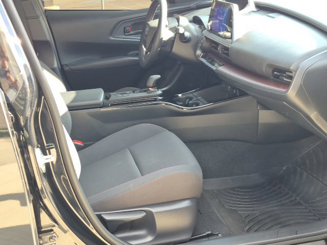 Used 2026 Toyota Prius Plug-In Hybrid FWD image 18