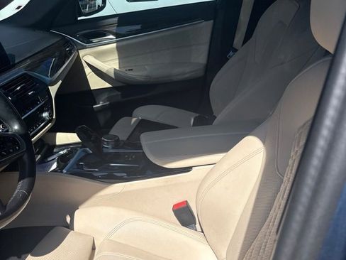 Used 2023 BMW 530e w/ M Sport Package RWD image 4