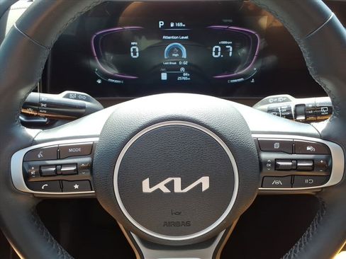 Used 2024 Kia Sportage EX image 12