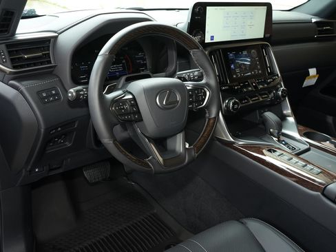 Used 2026 Lexus LX 700h Ultra Luxury w/ Accessory Package (Z1) AWD/4WD image 8