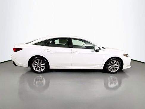 Used 2019 Toyota Avalon XLE w/ Moonroof Package image 8