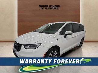 Used 2023 Chrysler Pacifica Touring-L video 1