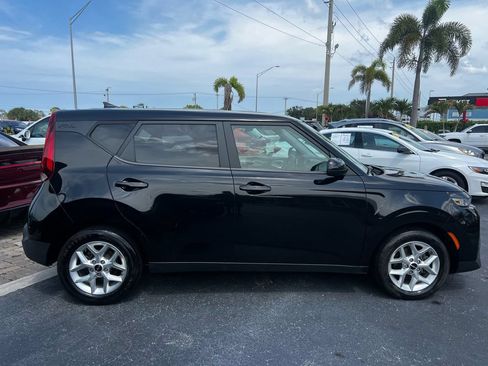 Used 2022 Kia Soul LX w/ Technology Package FWD image 9