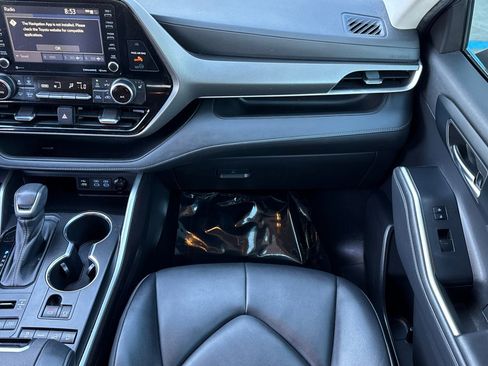 Used 2022 Toyota Highlander XLE image 29