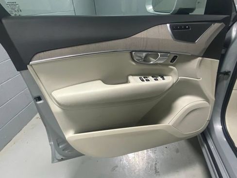 Used 2025 Volvo XC90 B5 Plus w/ Protection Package Premier AWD/4WD image 7