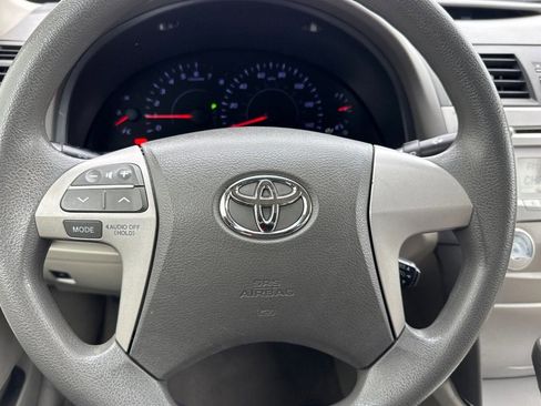 Used 2011 Toyota Camry LE image 18