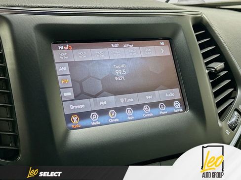 Used 2019 Jeep Cherokee Latitude Plus w/ Comfort/Convenience Group image 14