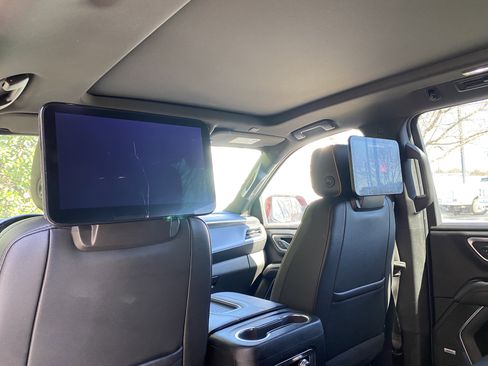 Used 2022 GMC Yukon XL AT4 image 33