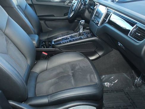 Used 2018 Porsche Macan Sport Edition image 27