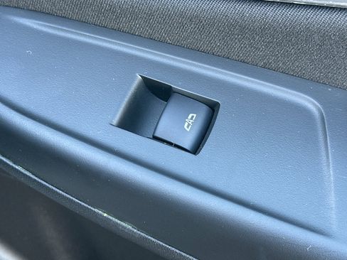 Used 2022 Chevrolet Bolt EUV LT w/ Comfort Package image 23