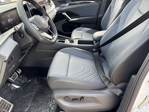 New 2026 Volkswagen Tiguan SE R-Line FWD image 15