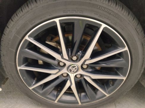 Used 2022 Toyota Camry SE w/ Convenience Package FWD image 31