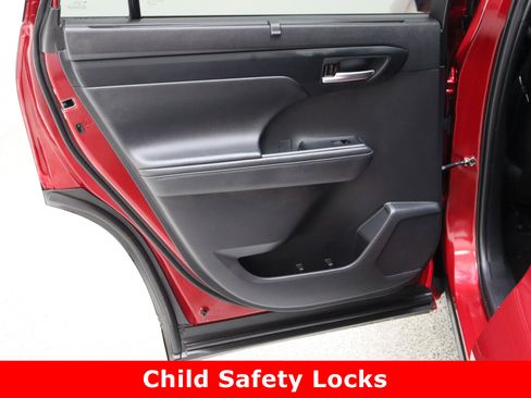 Certified 2024 Toyota Highlander XSE image 28