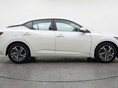 Used 2025 Nissan Sentra SV FWD image 11