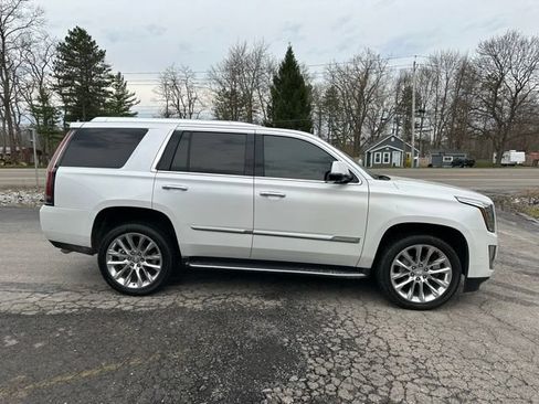 Used 2019 Cadillac Escalade Luxury AWD/4WD image 6